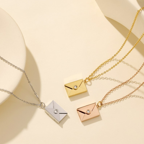 Envelop necklace